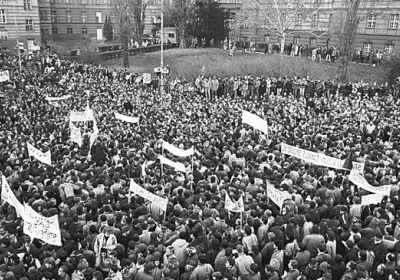 Debata o protikomunistické opozici roku 1989